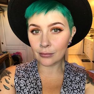 Meet your Posher, Alexandra